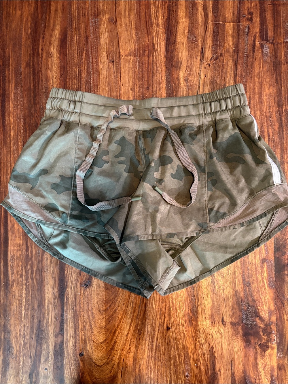 Lululemon Camo Elastic-Waist Women’s Shorts - Olive Green